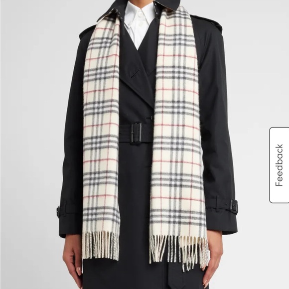Burberry cashmere scarf - Picture 3 of 3